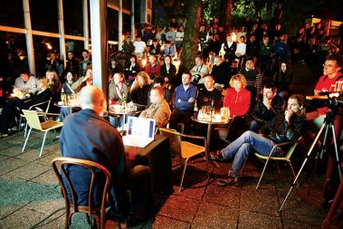 FESTIVAL DOKUMENTARNE FOTOGRAFIJE FOTOPUB, NOVO MESTO: PREDAVANJE FOTOGRAFA ROBERTA KNOTHA V KLUBU LOKALPATRIOT 