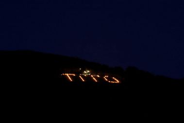 PRIŽIG NAPISA TITO NA BRANIKU