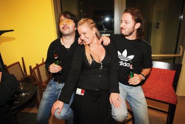 BLONDINKA V PEŠUT SENDVIČU, CASINO MOND, MARIBOR 