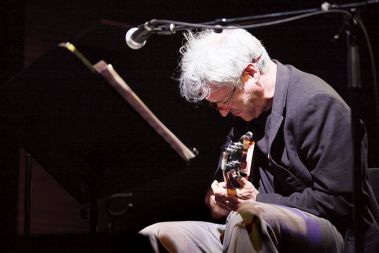 Marc Ribot je odlično predstavil moderno, nadžanrsko interpretacijo glasbe jazzovske legende.