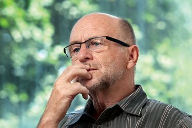 Dr. Rudi Rizman, slovenski sociolog, Oddelek za sociologijo Filozofske fakultete Univerze v Ljubljani. 