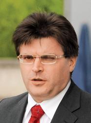 Eno od mest v upravnem odboru Petrola naj bi zasedel tudi peti najbogatejši Slovenec Dari Južna iz skupine Perspektive