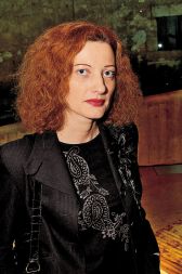 Hermina Kovačič, urednica in novinarka: “Presenetil me je meni do zdaj neznani Marko Brdnik, ki me je v vlogi prikupnega sramežljivega fanta na trenutke celo spominjal na Charlieja Chaplina. Vsestransko talentirani Boštjan Gombač je že v Almodovarjevi Izpovedi porno dive pokazal, da zna igrati na vse, kar prime v roke - celo na žago. Igralec Branko Završan pa je dokazal, da tudi kot režiser ničesar ne prepusti naključju, še tako malega detajla ne. Všeč mi je bila kostumografija Jelene Proković, ki je odlično odslikavala posamezne karakterje.”