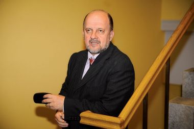 Zmago Jelinčič, poslanec: “Film mi je bil všeč, užival sem v krasni tehnični izvedbi, animacija je bila fantastična. Ideja filma je dobra, čeprav gre za tipično ameriško zgodbo oziroma ameriški koncept, saj ravno Američani največ trobijo o ekologiji. Avatar je lepa zgodbica, za katero že na začetku vemo, da se bo dobro končala. Dolžina me ni posebno zmotila, saj sem užival v računalniških efektih.”
