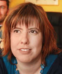 Petja Grafenauer, likovna kritičarka in kuratorica: “Razstava se dobro vključi ob Mortierove brutalne kadre. Ko gledam fotografijo s koncerta Lightning Bolt, se zdi, kot da sem še v filmu. A Ex bobnar te pahne v praznino, energija Frasovih fotografij pa te dvigne, ker ponujajo barvito silo rock & rolla. Kljub vsemu bolj uživam, ko so fotke objavljene na straneh Mladine kakor na razstavi. Fras bi moral izdati knjigo fotografij: za spomin na koncerte in zaradi kvalitete fotografij.”