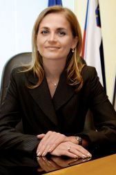 Katarina Kresal, predsednica LDS: “Ne spominjam se, da bi bila kdaj na tako dobrem koncertu. Dali so nam lekcijo, kako pomembna so angažirana sporočila. Ne bi mogli izbrati boljšega trenutka zanje: boj za pravično sojenje, pomen volitev ... Da so res vrhunski profesionalci, pa so pokazali s tem, da so pripravili podlage scenskega nastopa posebej za Slovenijo. Takšna kombinacija vrhunske glasbe in angažiranosti pušča globoke sledi: prepričana sem, da so šli po koncertu mnogi mladi ‘pucat’ svoje i-pode, da naredijo prostor za Massive Attack. Izjemno!”