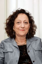  Roberta Ferazza, direktorica Italijanskega inštituta za kulturo v Sloveniji: “Mislim, da je bil festival zelo uspešen, ker je bil dobro obiskan in se je osredotočil na evropske teme, kot so migracije, sobivanje in različne narodnosti, ter na različ