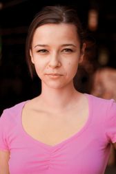Severa Gjurin, pevka: “Na Improviziji v prijetno nekulturniškem CD-ju sem se pošteno nasmejala. Prav spočito sem se počutila po dveh urah performansov. Zmagal je eden najboljših, Igor Bračič (Domicelj), ki pa si je za razliko od drugih privoščil malce uvoda in vic. Blesteli so tudi ostali uprizoritveni umetniki, npr. Pižama, Ana Marija ... Z dobronamerno kritiko bi rekla, da je kdaj vokalni in besedilni del skladbe malce obvisel v zraku, lahko bi bil bolj zaključen, koherenten. Gal in Galeristi pa so kot spremljevalni bend poželi zaslužen bučen aplavz.”