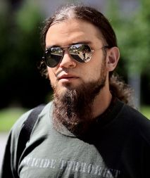  Vasja Šabeder, glasbeni novinar Štajerc.TV: “Po mojem mnenju se je festival že zdavnaj izpel. Punk kot ideologija je mrtev in takšni festivali težko pridejo do pravega izraza. V času globalizacije je težko biti ali pa ostati punker, saj njihovega upora proti sistemu nihče več ne jemlje resno. Glede na to, da so letos praznovali jubilejno, že 15. izvedbo festivala, kakšen ‘večji’ bend ne bi škodil. Zanimivo pa je bilo, da v okolici Pekarne letos ni bilo tradicionalnega šotorjenja. Morda so se vsega hudega vajeni punkerji ustrašili neviht.” 