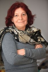 Nada Zoran, umetnostna zgodovinarka: “Menim, da je Gatnik eden izmed zadnjih umetnikov, ki zmore kombinacijo med različnimi likovnimi mediji, kar dokazujejo vse njegove trenutne razstave. Prav v fotografiji se kaže povezava med vsemi njegovimi deli, kjer ujame trenutek stanja, tako kot je ujet trenutek v njegovih slikah. Moj prvi vtis na Kostjevo fotografijo je ponovitev ali bolje replika njegovega slikarskega dela, je ilustracija celotnega likovnega opusa, seveda z drugo zgodbo, drugo vsebino in drugačnim pogledom.”