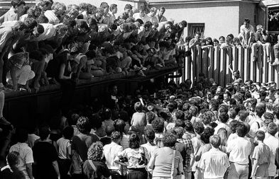 Javna tiskovna konferenca Francija Zavrla po sojenju na vojaškem sodišču v Ljubljani na Roški, 25. julij 1988. Ker se je Zavrl branil s prostosti, sojenje pa je bilo zaprto za javnost, je bil Franci edini vir informacij za javnost.
