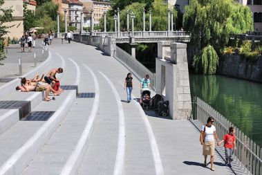 Ureditev prostora Ljubljanice Avtorji: Atelje Vozlič, Trije arhitekti, Atelierarhitekti, Dans arhitekti, Breda Bizjak in drugi