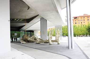 Maxxiju ni sledila gradnja nove podzemne železnice, ni bilo sočasne arhitekturne ali prostorske prenove četrti Flaminio, ni bilo revitalizacijskega programa za ta del mesta.