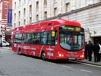 Londonski avtobus, ki ga poganjajo gorivne celice. Konec lanskega leta je začel stalno voziti na priljubljeni turistični trasi.