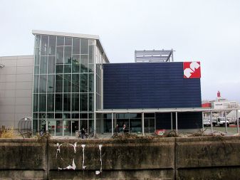 Mercator center v Ljubljani – novi del (povečana izolacija, talno ogrevanje in hlajenje, izpodrivno prezračevanje, svetlobniki, sončna elektrarna)