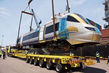 /media/www/slike.old/mladina/priloganogometgautrain_durban_shine.jpg