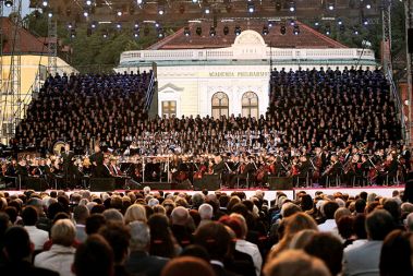 Mahlerjeva Simfonija tisočev na Kongresnem trgu