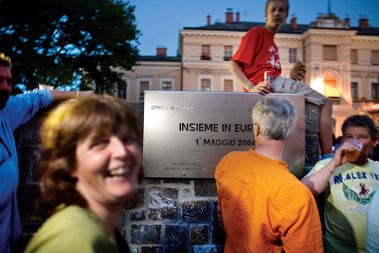 Skupni trg zaživi le ob redkih velikih dogodkih, čezmejni koncert, ki ga od leta 2004 s sodelavci z obeh strani meje pripravlja goriški Kulturni dom, je eden takšnih