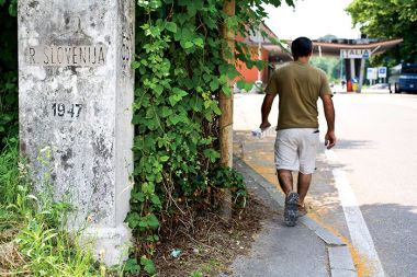 Kadilci »mejo« prečkajo pogosteje, saj so cigarete v Sloveniji cenejše 