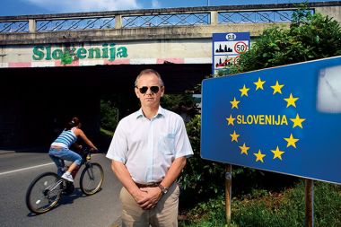 Po zamisli Danila Zavrtanika naj bi na obeh straneh »meje« v Rožni Dolini zrasel univerzitetni kampus 