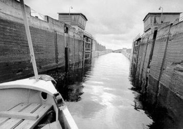 227 kilometrov dolg kanal, ki povezuje Baltsko in Belo morje