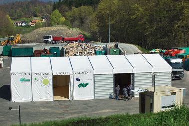Šotor na robu Rogaške Slatine, v katerem bo s pomočjo sredstev, pridobljenih na javnem razpisu za spodbujanje socialnega podjetništva, zaživel prvi center ponovne uporabe odpadkov pri nas