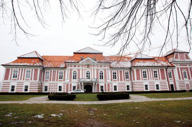 Zastavljeno: Dvorec Betnava, za 6 milijonov evrov.