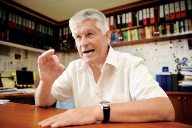 Jože Duhovnik je redni profesor na ljubljanski fakulteti za strojništvo. Bil je direktor Litostroja in viden član Slovenskih krščanskih demokratov - stranke, ki se je pozneje združila v tvorbo SLS+SKD. Do razpada združene stranke je bil njen podpredsednik, nato pa se je iz politike povsem umaknil. Do ustanovitve Krščansko demokratske stranke je simpatiziral z Bajukovo NSi.