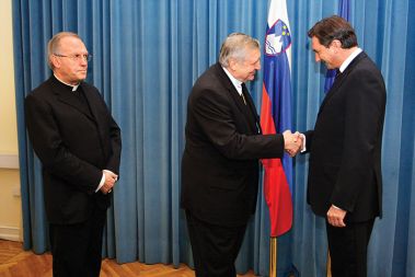 Predbožično srečanje, 23. decembra 2008, ljubljanskega nadškofa in metropolita msgr. Alojza Urana in predsednika vlade Boruta Pahorja. 
