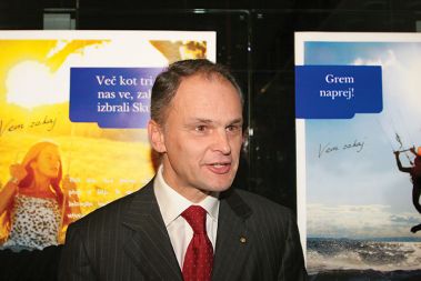 Marjan Kramar, bivši prvi mož NLB. Je napihnil banko in svojo nagrado?