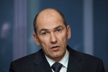 Janez Janša, enkrat tako, potem spet drugače.