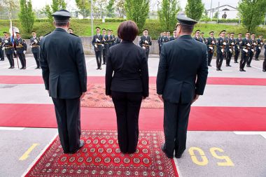 Obrambna ministrica Ljubica Jelušič s prejšnjim (Gutman) in sedanjim (Štajner) načelnikom generalštaba Slovenske vojske