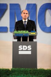 Predrage vinjete. Predraga reforma javnih plač. Prevelika zadolžitev Darsa. Ali Slovenija še zmore več?