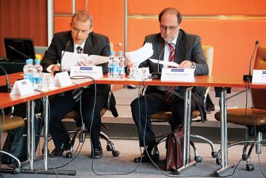 Krizna ministra, Matej Lahovnik in Mitja Gaspari na delovnem srečanju z gospodarstveniki. Se še spominjata koalicijskih obljub?