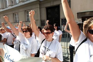 Protest delavk Mure pred poslopjem vlade, 23. julij