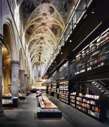 Bivša cerkev Dominikancev v Maastrichtu, ki so jo nedavno spremenili v knjigarno na 750 kvadratnih metrih.