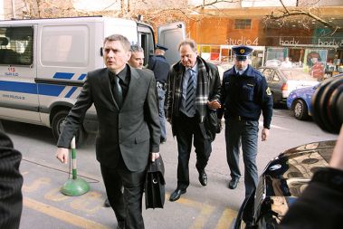 Sodni proces proti Zidarju se je tri leta po aretaciji šele dobro začel. (na sliki Ivan Zidar ob aretaciji, februarja 2008)