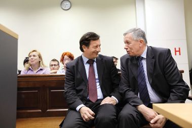 Erjavec in Gutman pred razglasitvijo sodbe