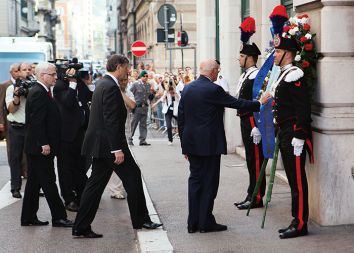 Brez Slovencev bo Trst še naprej umiral na obroke. Za sožitje in spravo je potrebna zgodovinska resnica o odnosih med narodoma.  (na sliki: trije predsedniki polagajo venec pred Narodnim domom v Trstu)