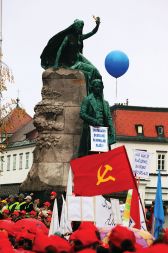 Protest delavcev in delavk za dvig minimalne plače 28. novembra 2009 v Ljubljani