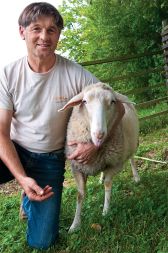 Stanko Valpatič in Lučka, ki je pobegnila iz neke mariborske roštiljade.