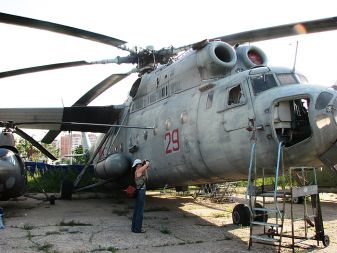 Mi-6, dolgo časa največji in najhitrejši helikopter na svetu. Tu na Hodniki je bil v njem še nedolgo nazaj urejen priročen barček.