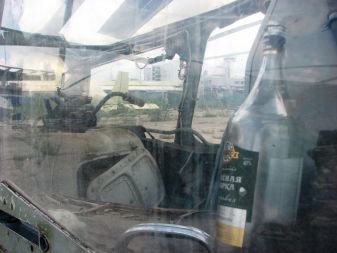 Dodatna posoda za gorivo v kokpitu. Še praktična informacija: »Zeljonaja marka« velja v Rusiji za vodko z najboljšim razmerjem med ceno in kakovostjo.
