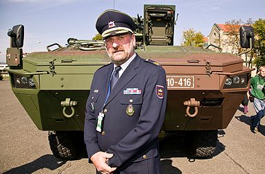 Vodja projekta nakupa oklepnikov 8X8 brigadir Dragan Bavčar