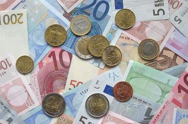 /media/www/slike.old/novice/800pxeuro_coins_and_bankno.jpg