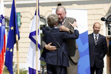 Predaja predsedovanja EU zunanjega ministra Dimitrija Rupla francoskemu kolegu Bernardu Kouchnerju