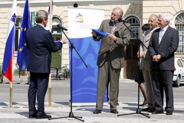 Predaja predsedovanja EU zunanjega ministra Dimitrija Rupla francoskemu kolegu Bernardu Kouchnerju