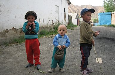 Otroke iz Kirgizije so z aidsom okužili malomarni zdravniki