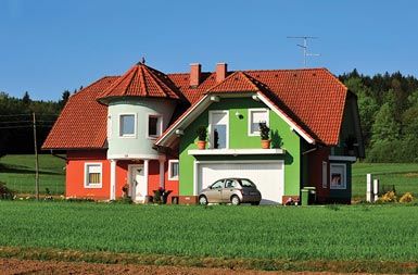 Zadnja leta se zdi, kakor da v Sloveniji poteka tekmovanje, kako bi bila vsaka hiša čim bolj drugačna od drugih, prav posebej pobarvana, da bo le unikatna. Stranski učinek te tekme je počasen razpad naših vasi in mest. Primer mavričnega terorizma na Dolenjskem. 