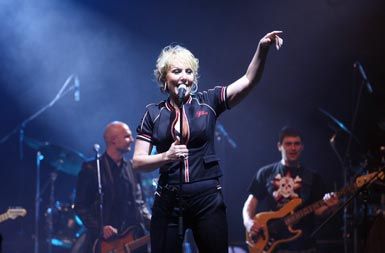 Lepa Brena na koncertu v Hali Tivoli